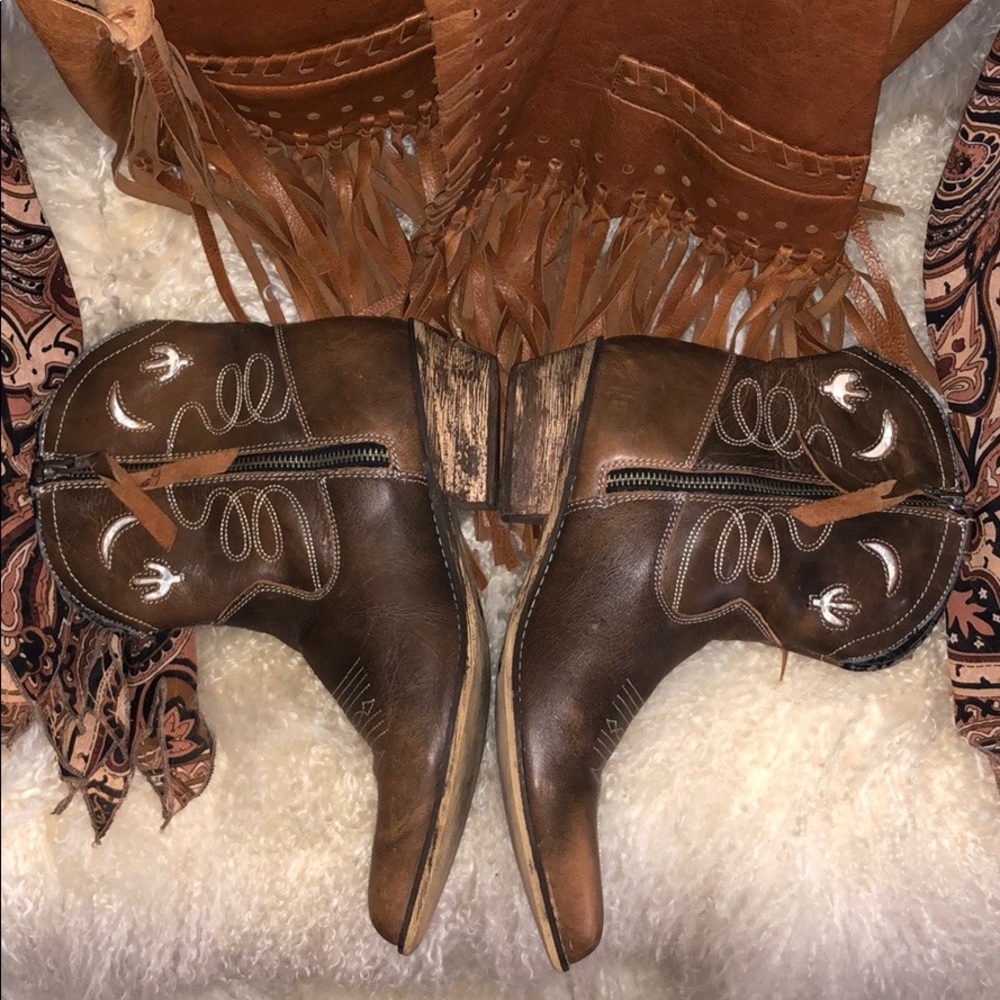 Dingo Distressed Brown Leather Western Boots